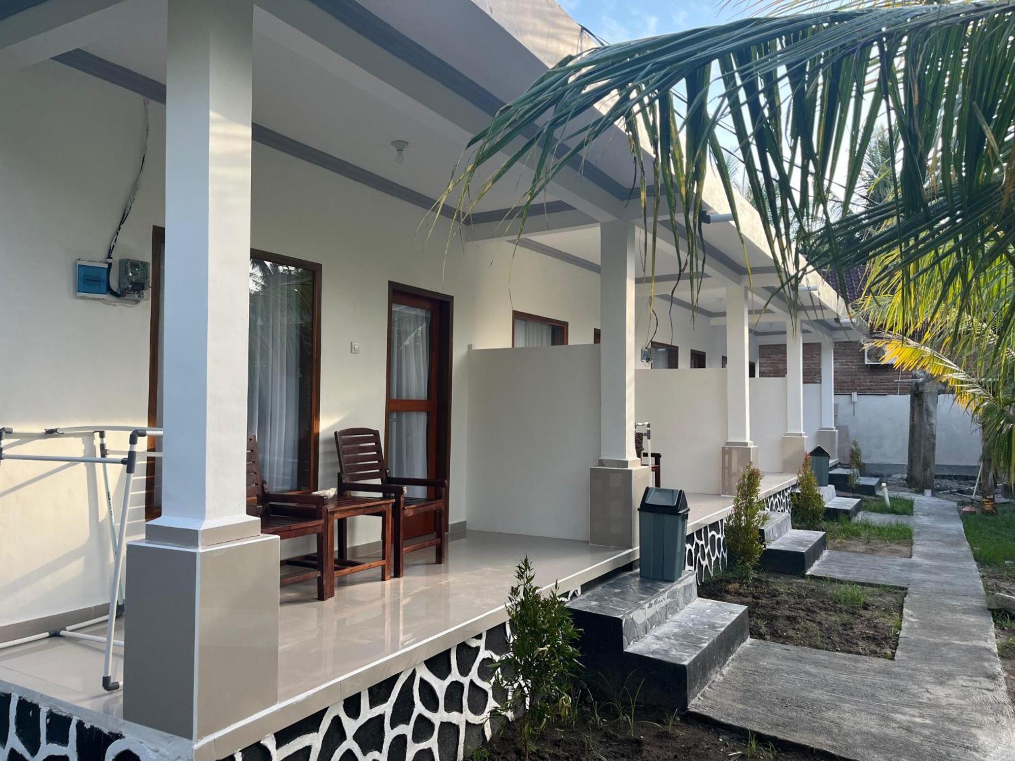 Kuta Lodge Homestay Exterior photo